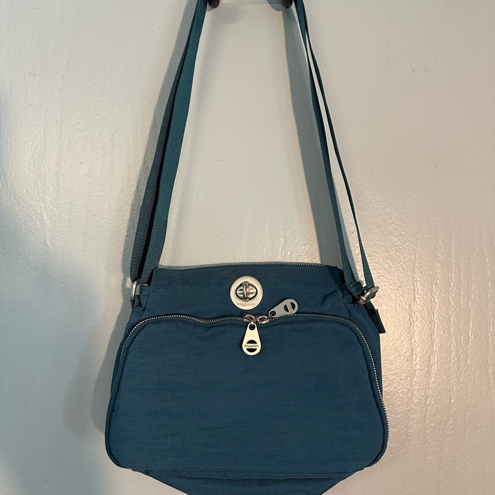 Baggallini medium crossbody bag, teal, EUC